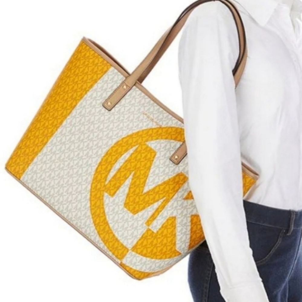 Michael Kors Carter LG Tote - Picture 7 of 8